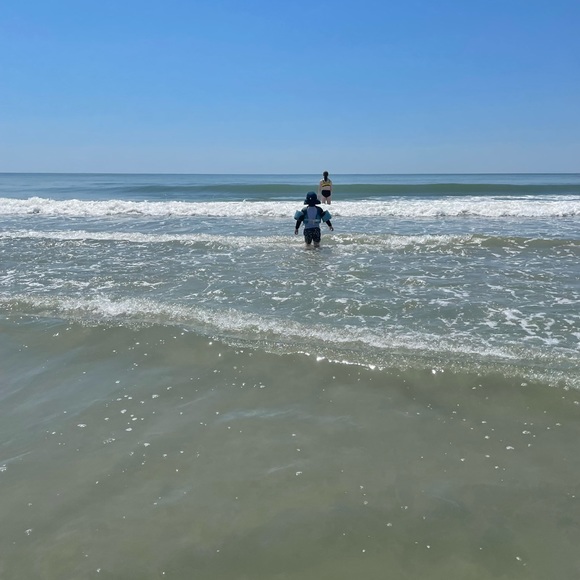 Do your part save the earth sell 2nd hand fashionable items. Stop by and say hi - Picture 13 of 14